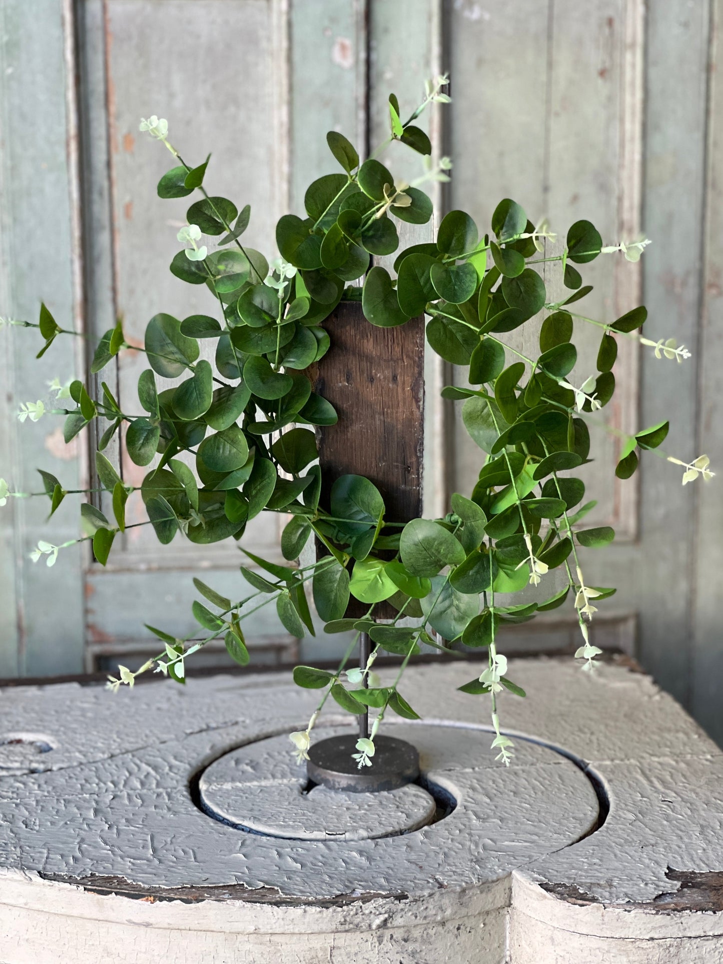Sun Spire Eucalyptus Candle Ring | 18" |